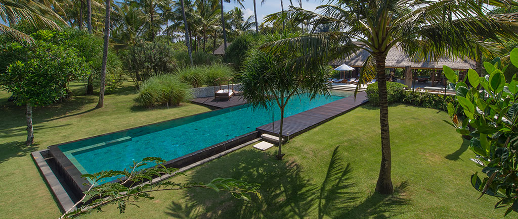 Samadhana - Gardens and pool